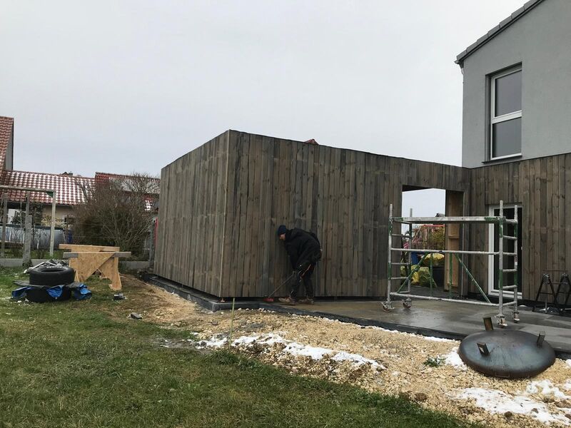 Carport mit Holzfassade