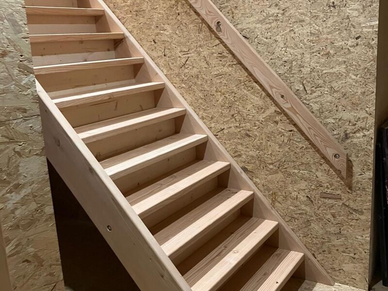 Treppenbau aus Massivholz